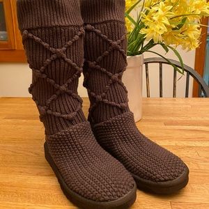 UGG Classic Brown Argyle Knit Sweater, size 7